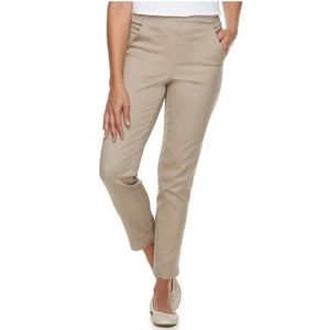 NWT Croft & Barrow Women’s Petite 10P Classic Pull-On Straight Leg Pants